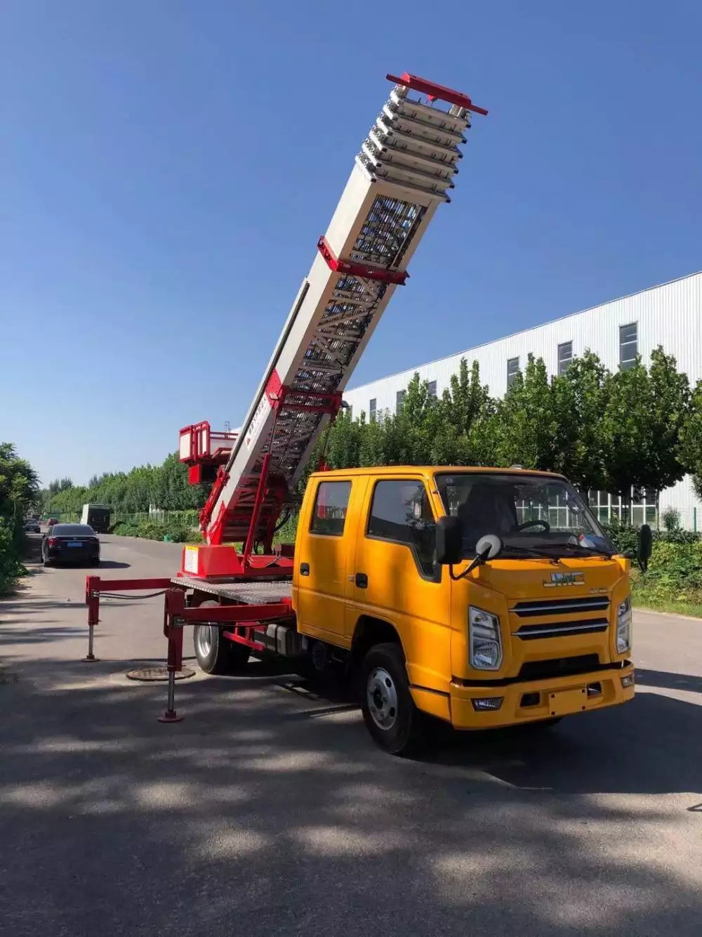 龙马潭附近的云梯车出租服务：轻松解决高空作业需求